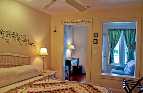 Historic District Bed & Breakfast | Night Swan Intracoastal B&B