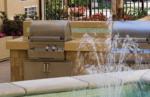 Mission Valley Resort | Nightlife, fine dining, corner cafés & designer boutiques!