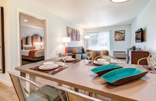 Mission Valley Resort | Nightlife, fine dining, corner cafés & designer boutiques!