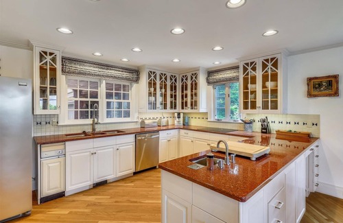 Stowe House | Nine Hearths Estate: 6 br, fireplaces, a/c, hot tub, pond, garage!
