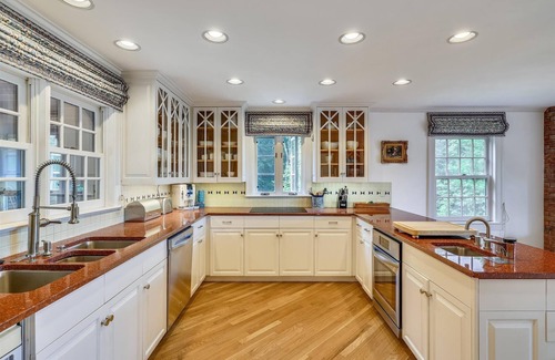 Stowe House | Nine Hearths Estate: 6 br, fireplaces, a/c, hot tub, pond, garage!