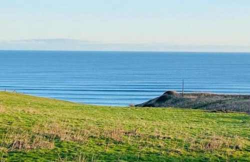 Cayton Bay House | Nirvana Coastal Retreat Holiday Home