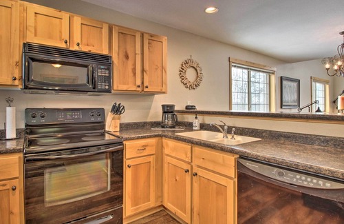 Lake Shore House | Nisswa Resort Townhome w/ Private Boat Slip!