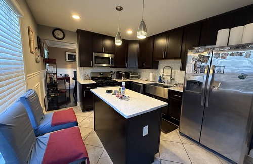 Forestview House | NJB Luxury Rentals in Hazel Crest, IL - Chicagoland - Shared Space in a House.