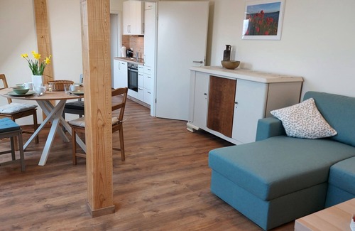 Bastorf Apartment | No.1/2-room apartment (right, 60m²) 2-4 pers., loggia, upper floor + ground floor - H3 Wohnen am Hofcafé