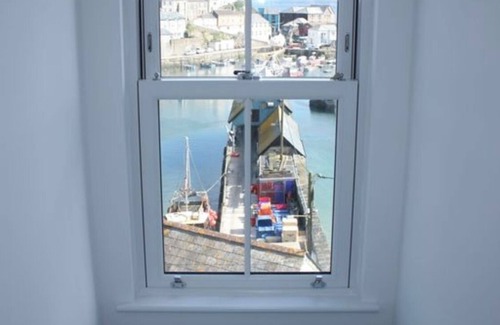 Mevagissey House | No.19 - Fabulous 2 Bed Cottage - Outstanding Harbour Views & Parking