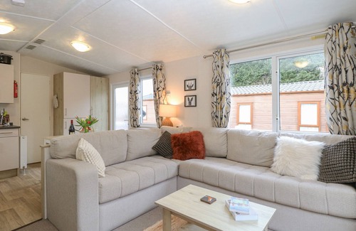 Hopton Cottage | NO 3 FOXBURROW HANG, family friendly, with pool in Belton