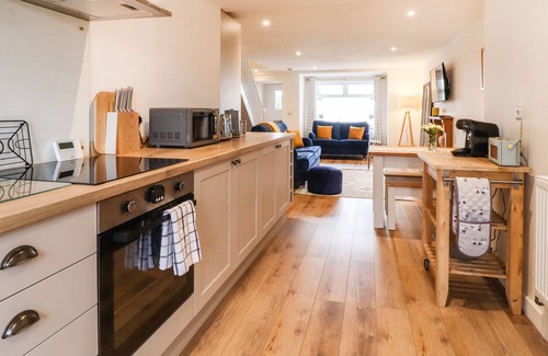 Blackburn Cottage | NO. 3 LANESIDE, character holiday cottage in Great Harwood