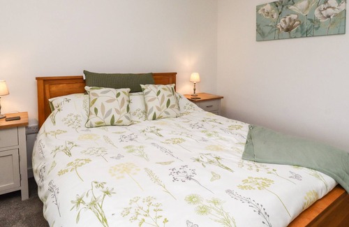 Blackburn Cottage | NO. 3 LANESIDE, character holiday cottage in Great Harwood