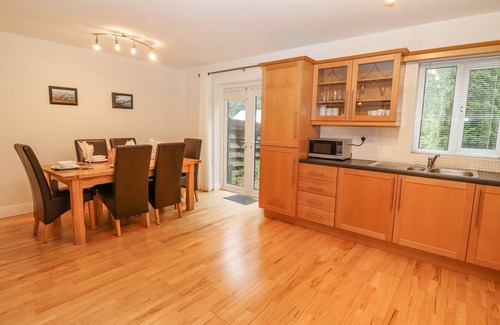 Kenmare Cottage | NO. 4 LANSDOWNE VILLAGE, family friendly in Kenmare, County Kerry