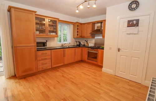 Kenmare Cottage | NO. 4 LANSDOWNE VILLAGE, family friendly in Kenmare, County Kerry
