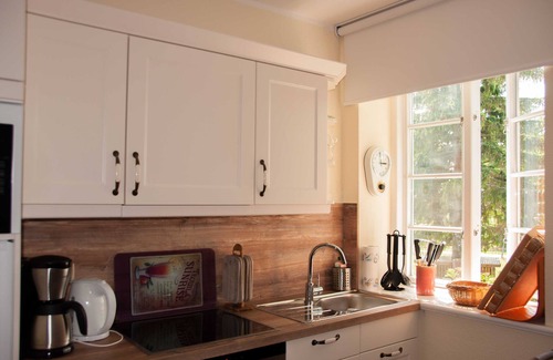 Middelhagen Apartment | No. 5 Holiday apartment - Holiday apartments in the country house on the dike with large garden