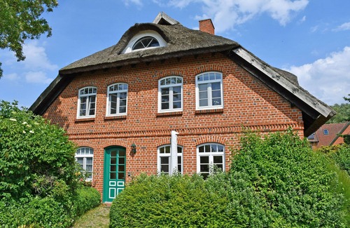 Middelhagen Apartment | No. 5 Holiday apartment - Holiday apartments in the country house on the dike with large garden