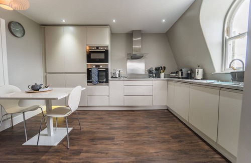 Plymouth Apartment | No 7 Captain Scott Apartment 1, Elliot Terrace - two bedroom large apartment unrivalled location in