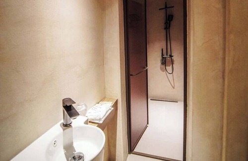 Qixing Hotel | NO.9 Alley Yuchen Res Dence