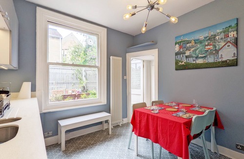 Worthing Cottage | No. Five - Worthing - sleeps 6 guests in 2 bedrooms