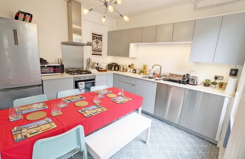 Worthing Cottage | No. Five - Worthing - sleeps 6 guests in 2 bedrooms