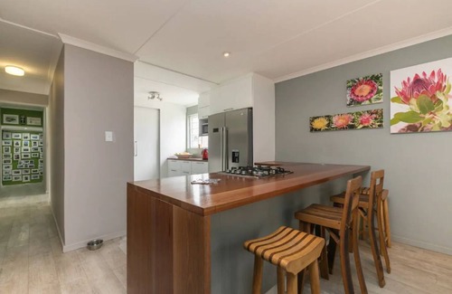 Greater Johannesburg Metropolitan Area House | No loadshedding. Pet friendly. Best long stay discounts. 200mbps WiFi!