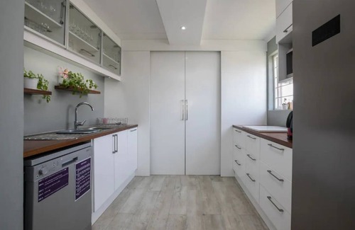 Greater Johannesburg Metropolitan Area House | No loadshedding. Pet friendly. Best long stay discounts. 200mbps WiFi!