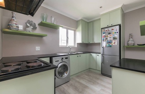 Greater Johannesburg Metropolitan Area House | No loadshedding. Pet friendly. Best long stay discounts. 200mbps WiFi!