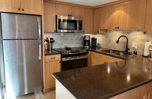 Honokowai Apartment | NO RESORT or PARKING FEES! Relax in this beautiful ocean view studio condo!