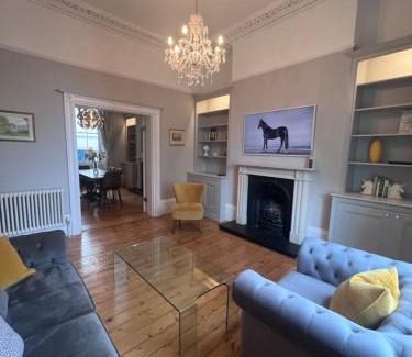 Cheltenham House | No2 Clarence grade II Regency townhouse short walk to racecourse and town centre