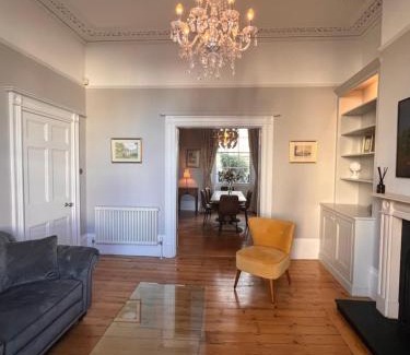 Cheltenham House | No2 Clarence grade II Regency townhouse short walk to racecourse and town centre