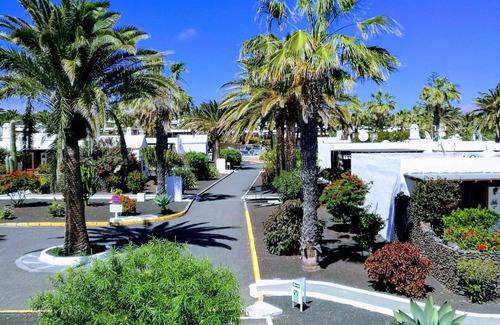 Playa Blanca House | No5A Spacious two bed bungalow,Casas del Sol, Communal pool. Free WiFi. Sky TV,