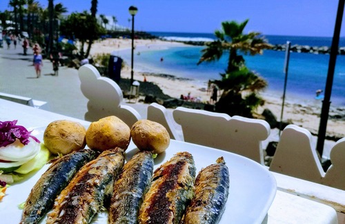 Playa Blanca House | No5A Spacious two bed bungalow,Casas del Sol, Communal pool. Free WiFi. Sky TV,