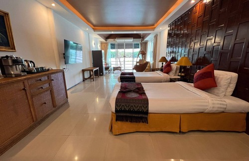 Bang Khla House | No6 Double Suite, Rainbow Arokaya Welness Resort