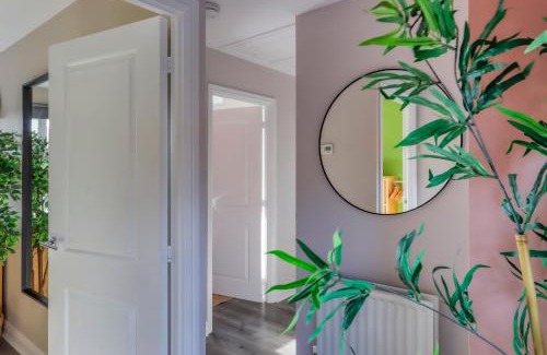 Canton House | Noah Suite - Central 2BR Apartment with Parking & WIFI