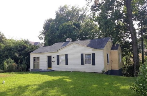 Villa Heights Cottage | NoDa cottage. Updated place in an amazing location. Walk to everything!