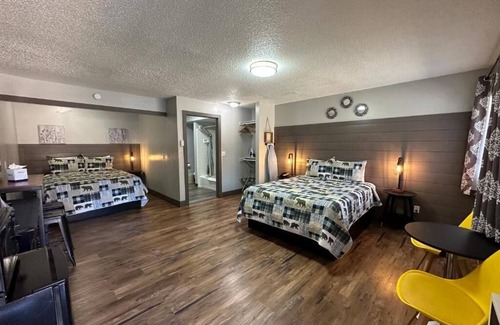 Lakeside Park House | Non-Smoking 2 Queen Room - NS2Q