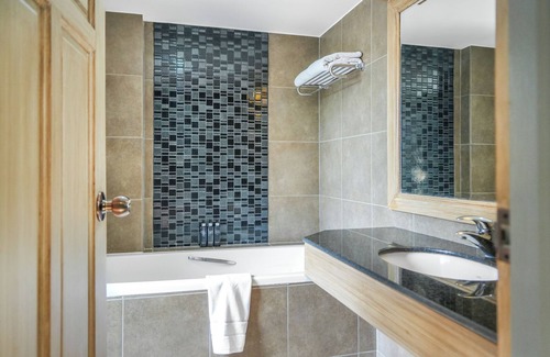 Chaweng City Center Hotel | Nora Lakeview Hotel