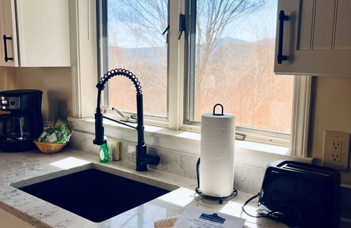 Bartlett Hotel | Nordic Village | The Valley Loft – Renovated 2BR w/Fireplace