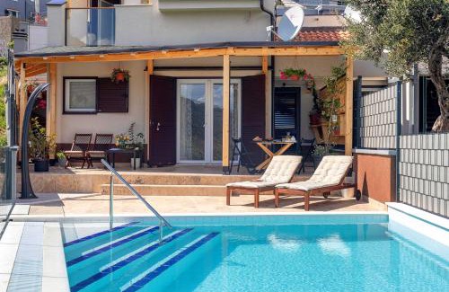 Zrnovnica Villa | NORMABEL relaxing villa with heated pool and sauna