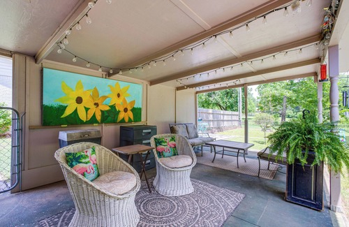 Norman Cottage | Norman Home w/Yard, Walk to Park & OU Campus!