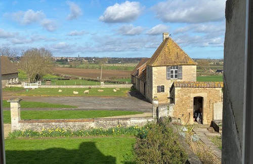 Janville House | Norman manor house 15 minutes from the sea.