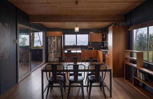 Point Lookout House | Norm’s Place - a secluded, unique, absolute water front property at Amity Point