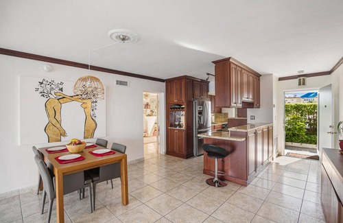 North Bay Village Apartment | North Bay Village Apartment directly on the bay!