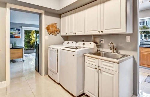 Lauderdale Beach House | North Beach Retreat - pool, park & ocean