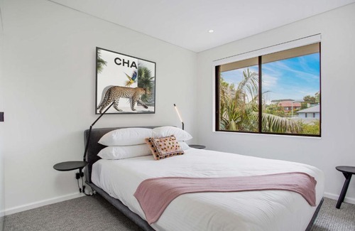 Freshwater Apartment | North-East Facing Modern 2-bed Apartment