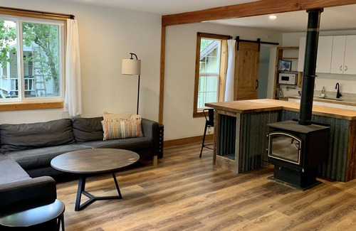 Sierra City House | North Fork Bungalow, In the woods. On the river. Beneath the Buttes.