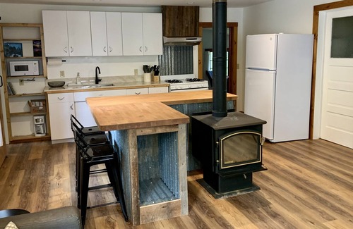 Sierra City House | North Fork Bungalow, In the woods. On the river. Beneath the Buttes.