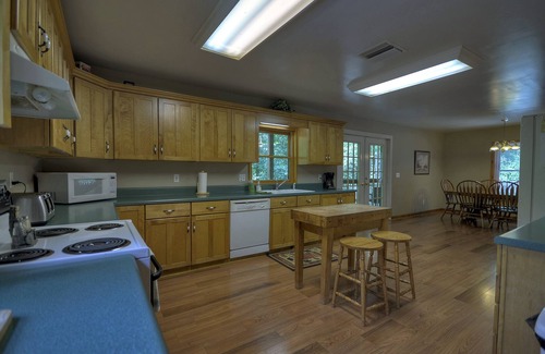 My Mountain Cabin | North Georgia Cabin, Sleeps 8, Pet Friendly