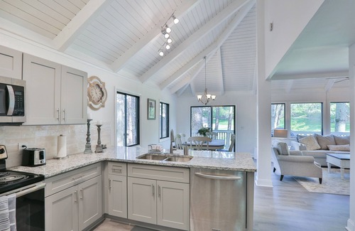 Big Canoe Cottage | North Georgia Mountains/Lake and Golf Views- Pet Friendly