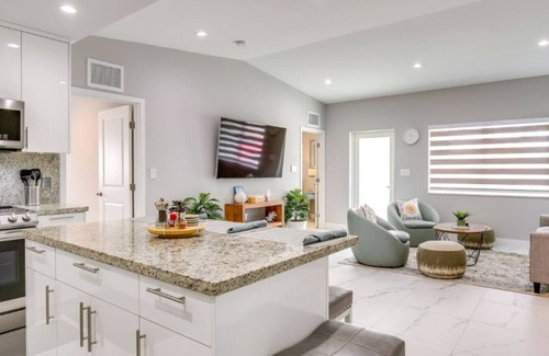 North Miami House | North Miami House ~ 7 Mi to Hard Rock Stadium