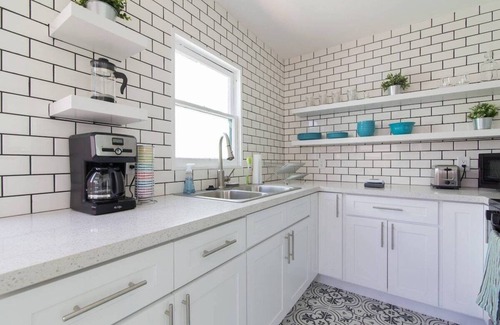 North Park House | North Park Classic Cottage w Modern Flare