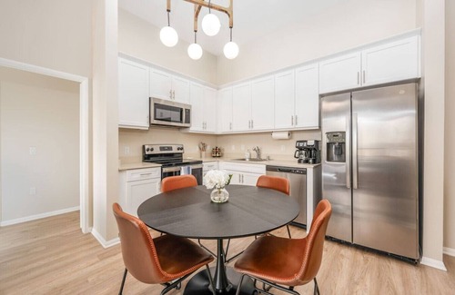 North Park Apartment | North Park Penthouse~King Beds~Workspaces~Parking~Near Zoo, Balboa Park!