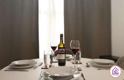 Cathays Apartment | North Road Apartments - Perfectly Placed, Close to Town & Castle with Private Parking